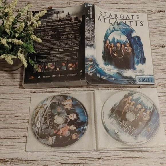 3/$13 Stargate Atlantis Complete first season DVD set - Picture 4 of 4